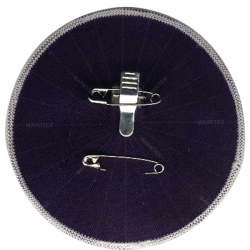 Embroidery patch with brooch