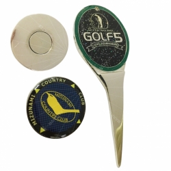 Personalized golf divot tool